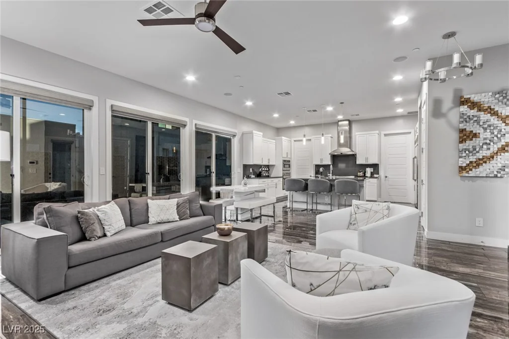 220 Glen Lee, Henderson, NV 89012