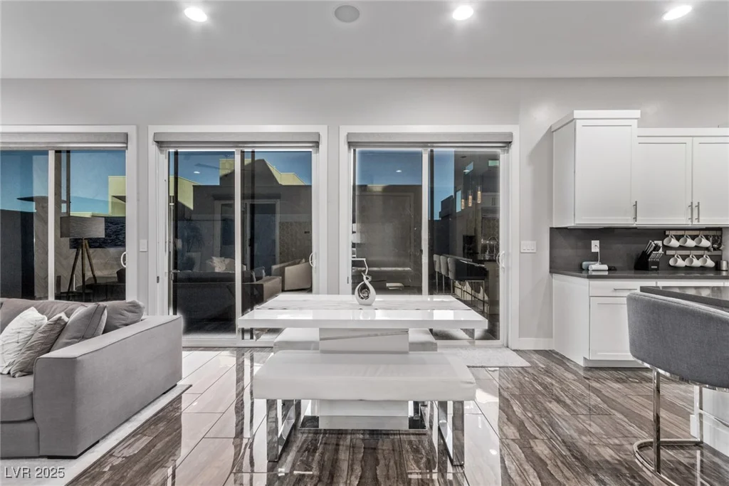 220 Glen Lee, Henderson, NV 89012