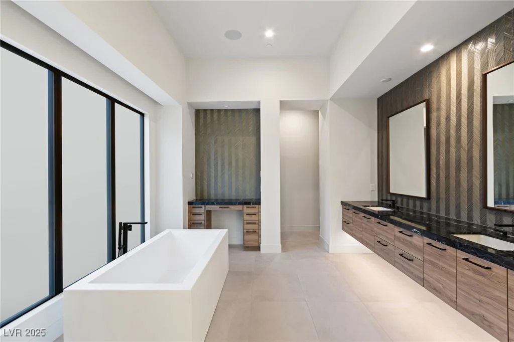 591 Overlook Rim, Henderson, NV 89012