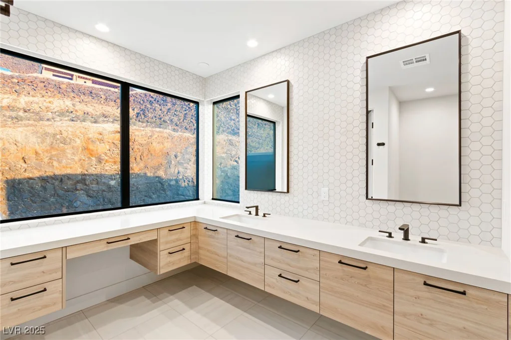 591 Overlook Rim, Henderson, NV 89012