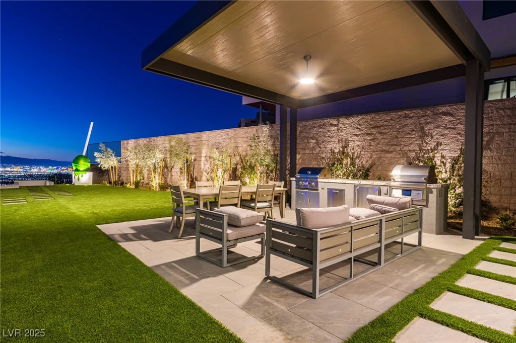 591 Overlook Rim, Henderson, NV 89012