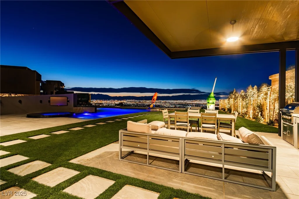 591 Overlook Rim, Henderson, NV 89012