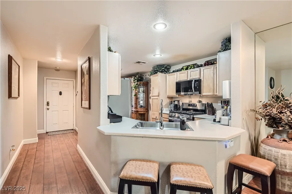 9103 McGinnis, Las Vegas, NV 89148