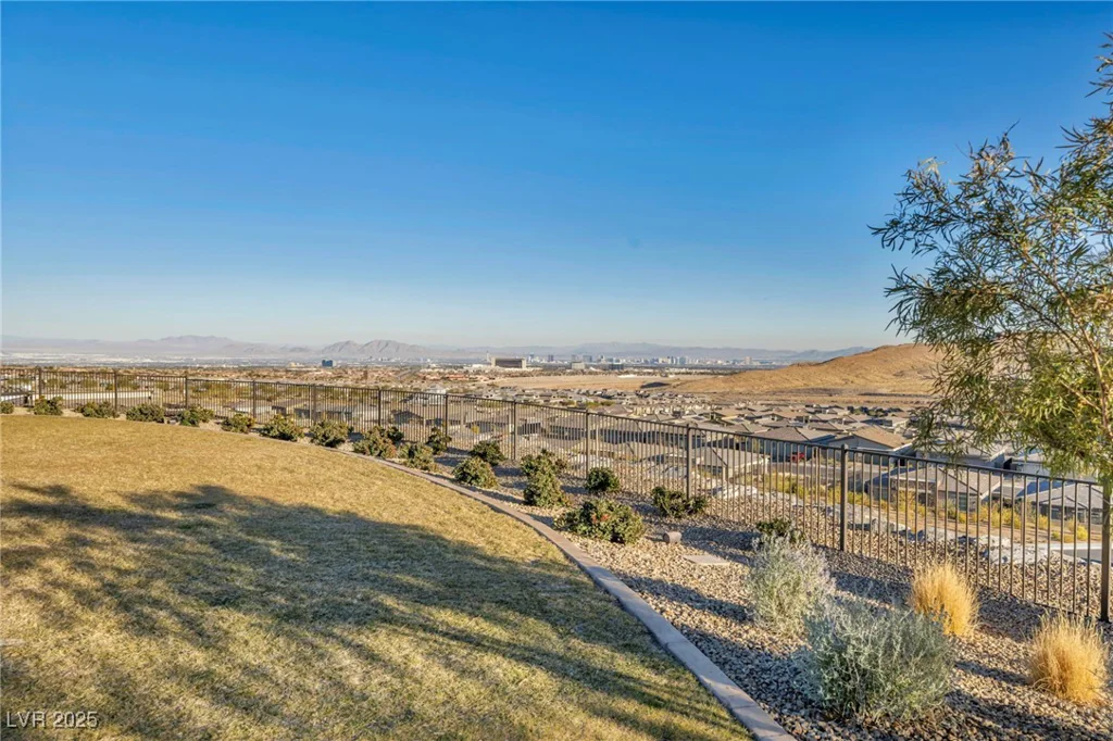 928 Calluna Hills, Las Vegas, NV 89138