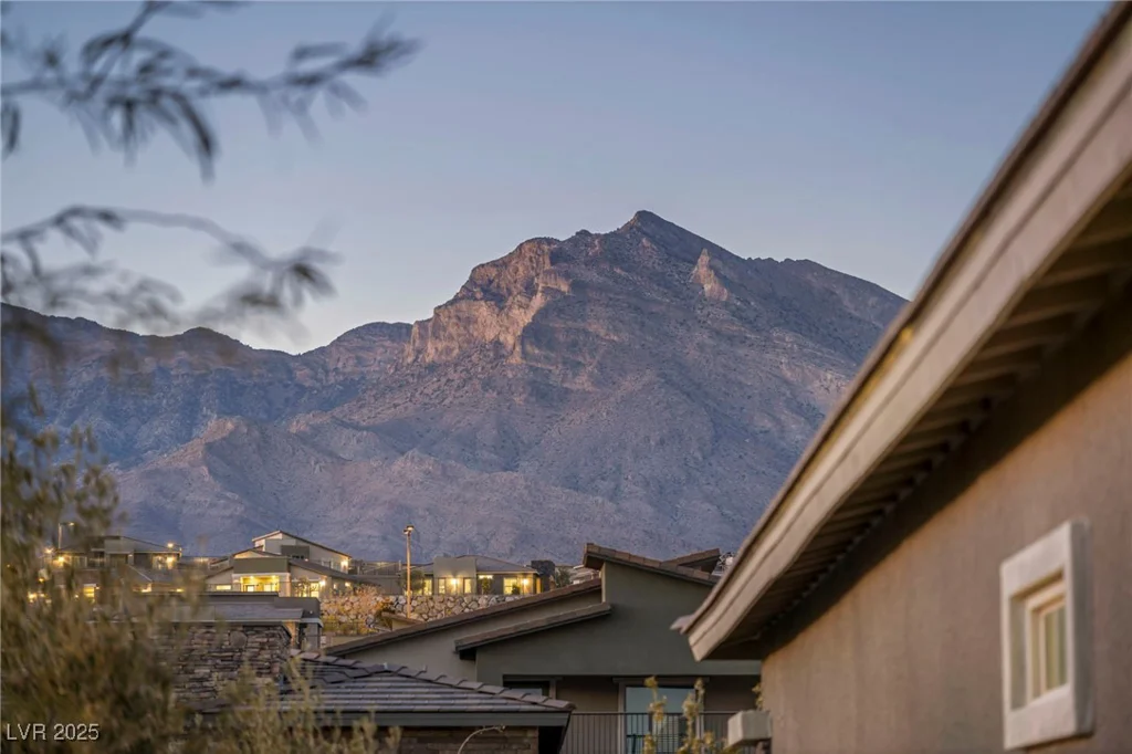 928 Calluna Hills, Las Vegas, NV 89138