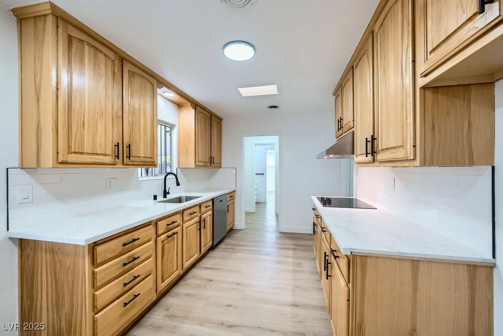 200 Rancho Vista, Las Vegas, NV 89106