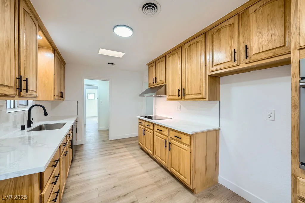 200 Rancho Vista, Las Vegas, NV 89106