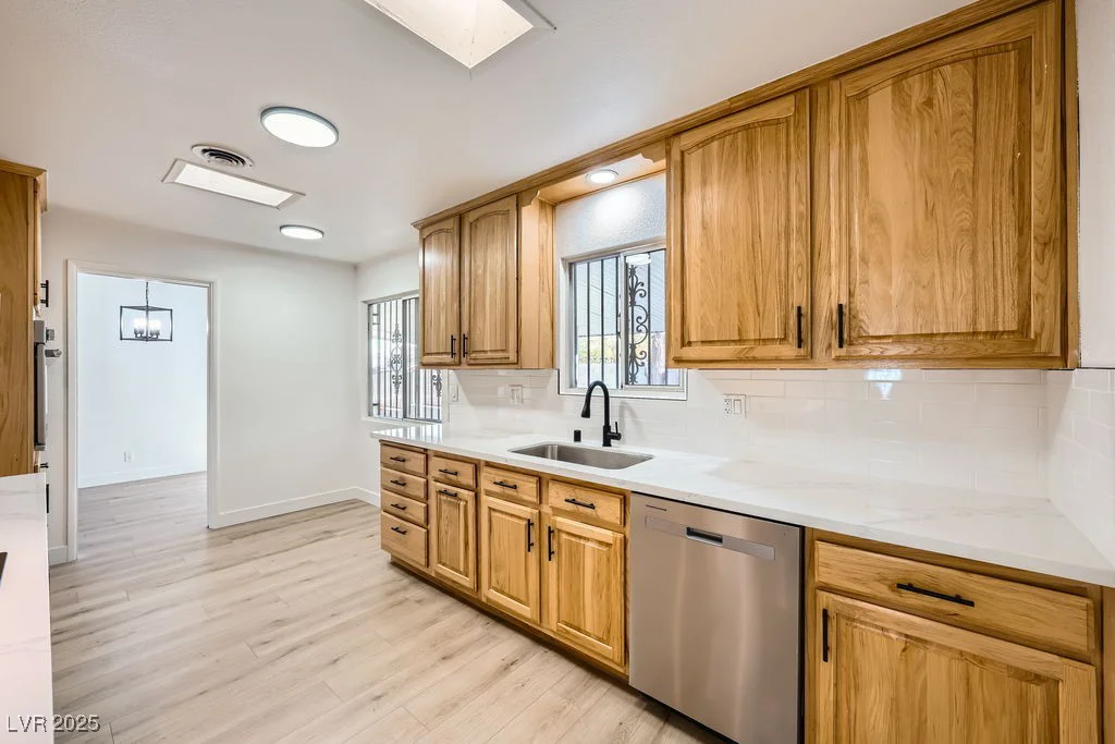 200 Rancho Vista, Las Vegas, NV 89106