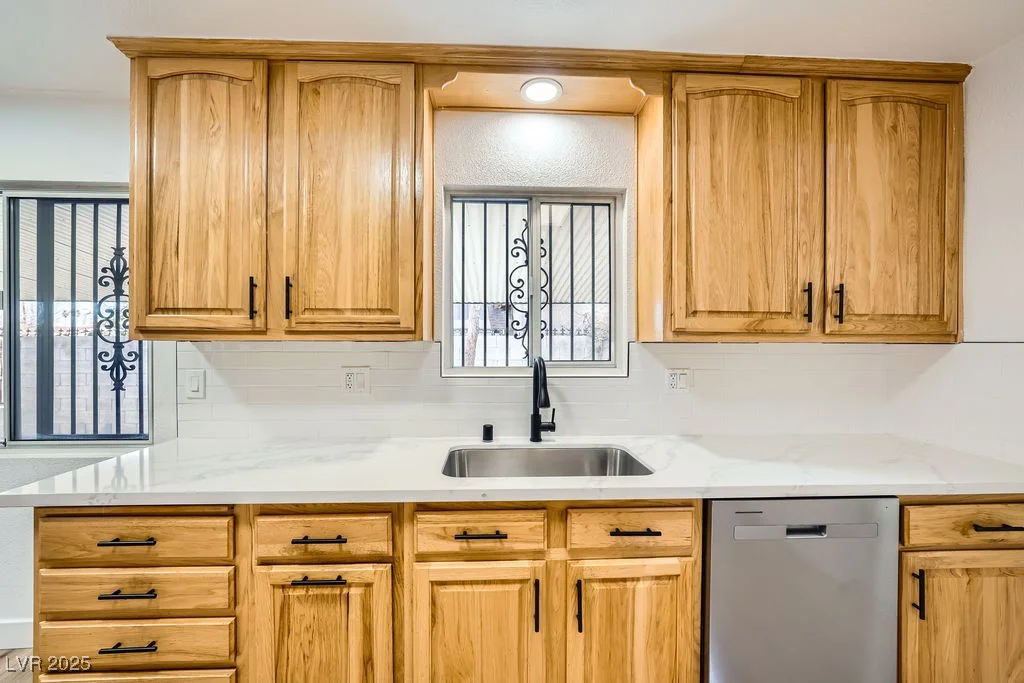 200 Rancho Vista, Las Vegas, NV 89106