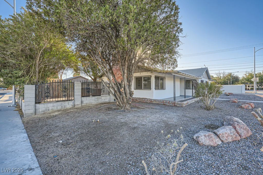 200 Rancho Vista, Las Vegas, NV 89106