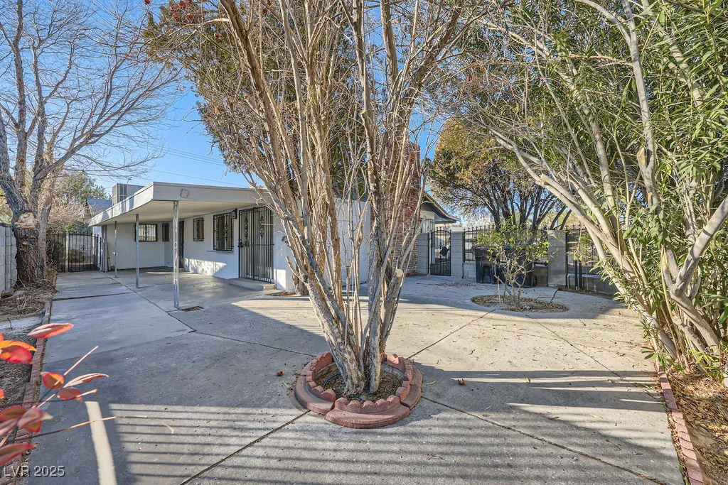 200 Rancho Vista, Las Vegas, NV 89106