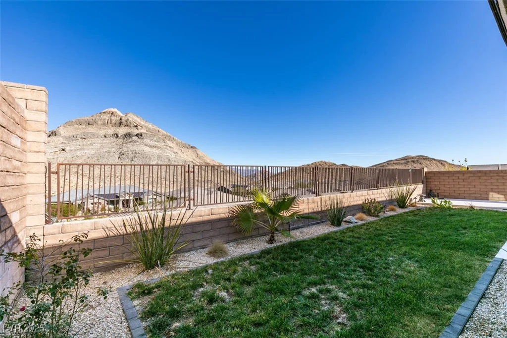 11130 Red Yucca, Las Vegas, NV 89138