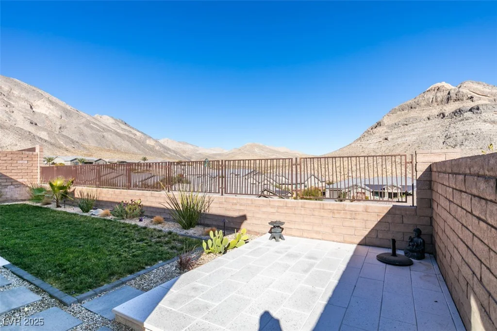 11130 Red Yucca, Las Vegas, NV 89138