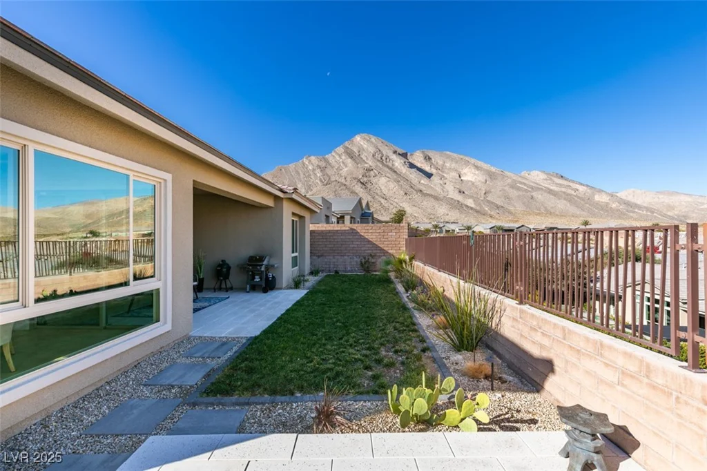11130 Red Yucca, Las Vegas, NV 89138