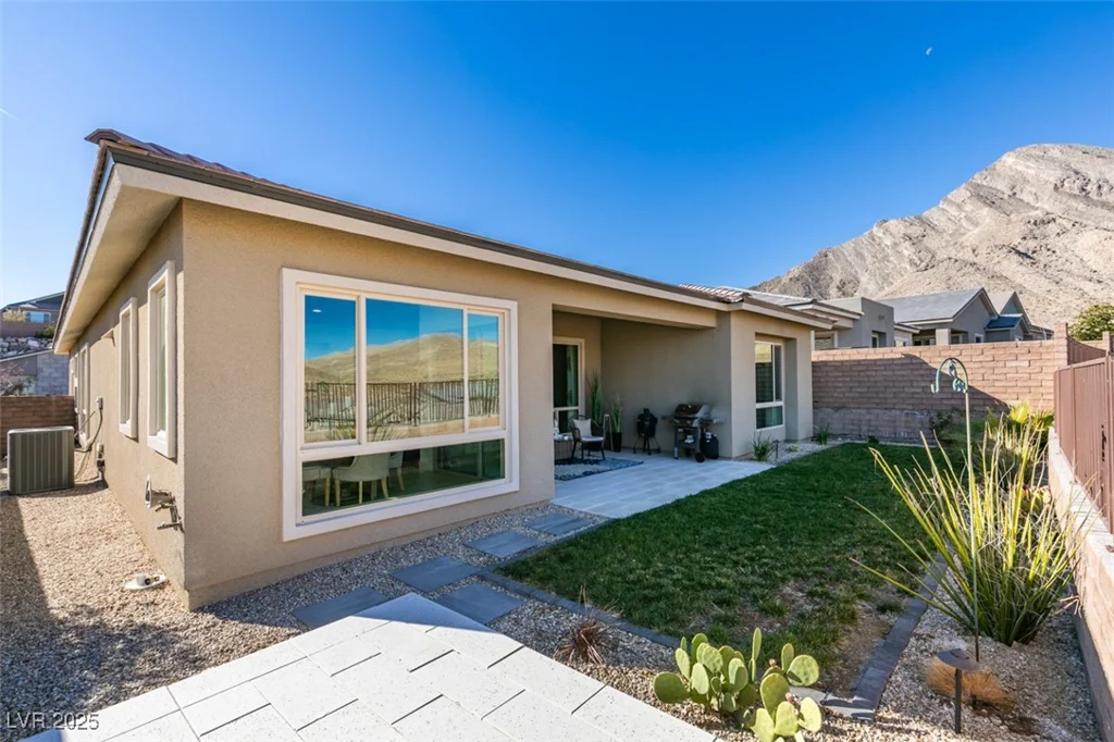11130 Red Yucca, Las Vegas, NV 89138