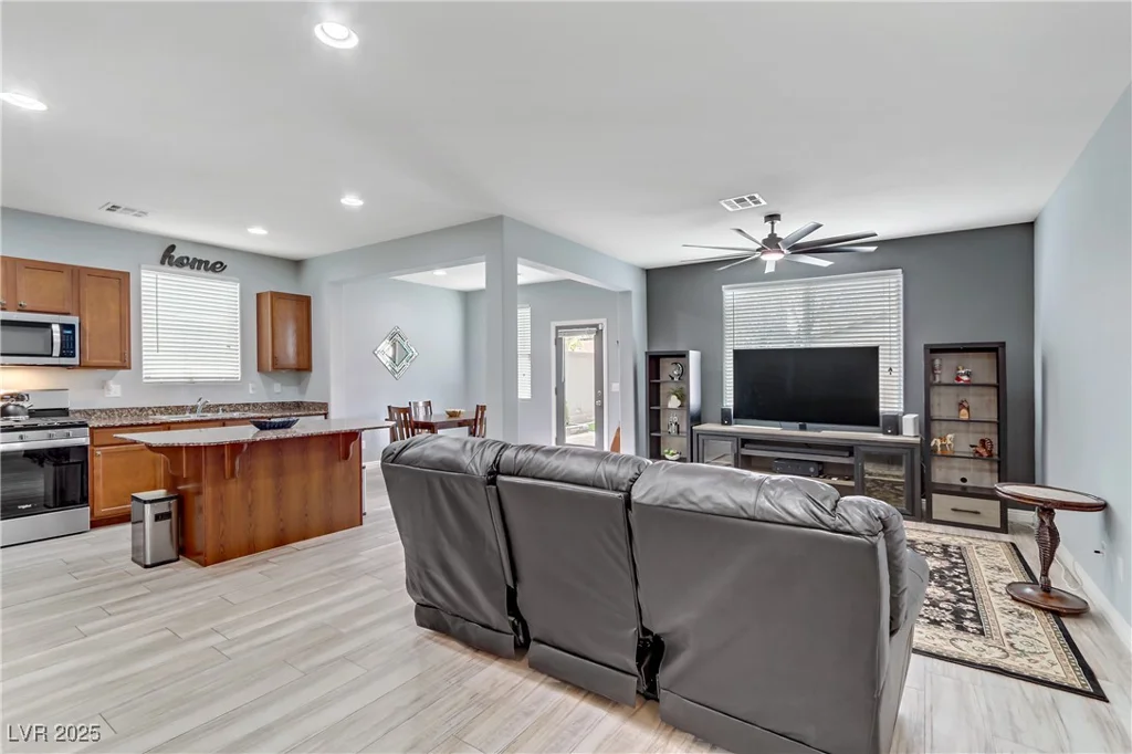 10810 Hunters Green, Las Vegas, NV 89166