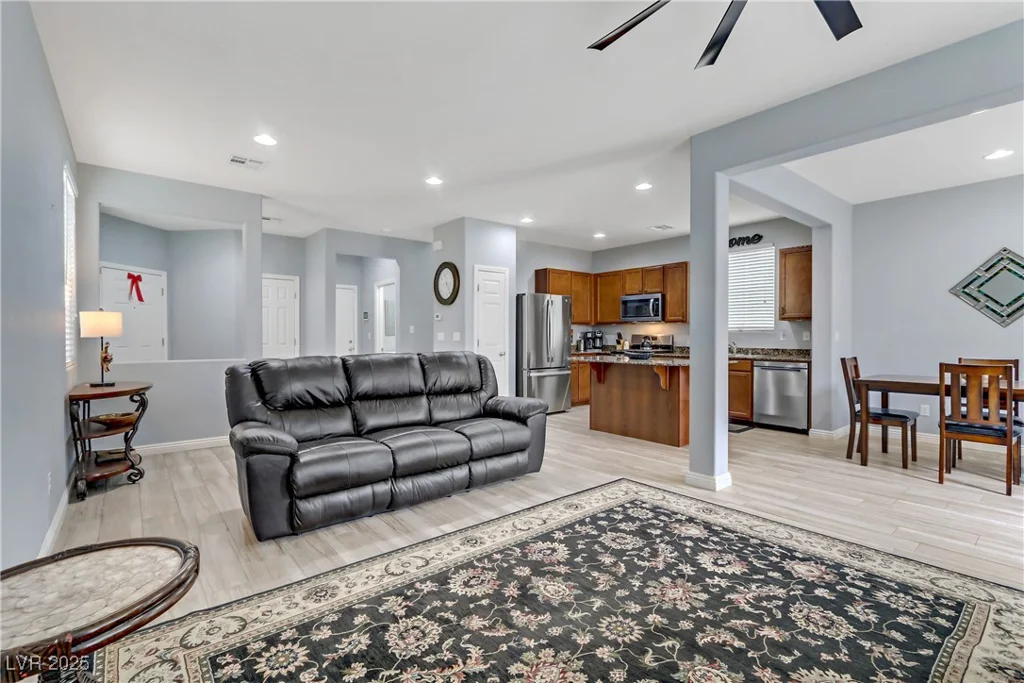 10810 Hunters Green, Las Vegas, NV 89166