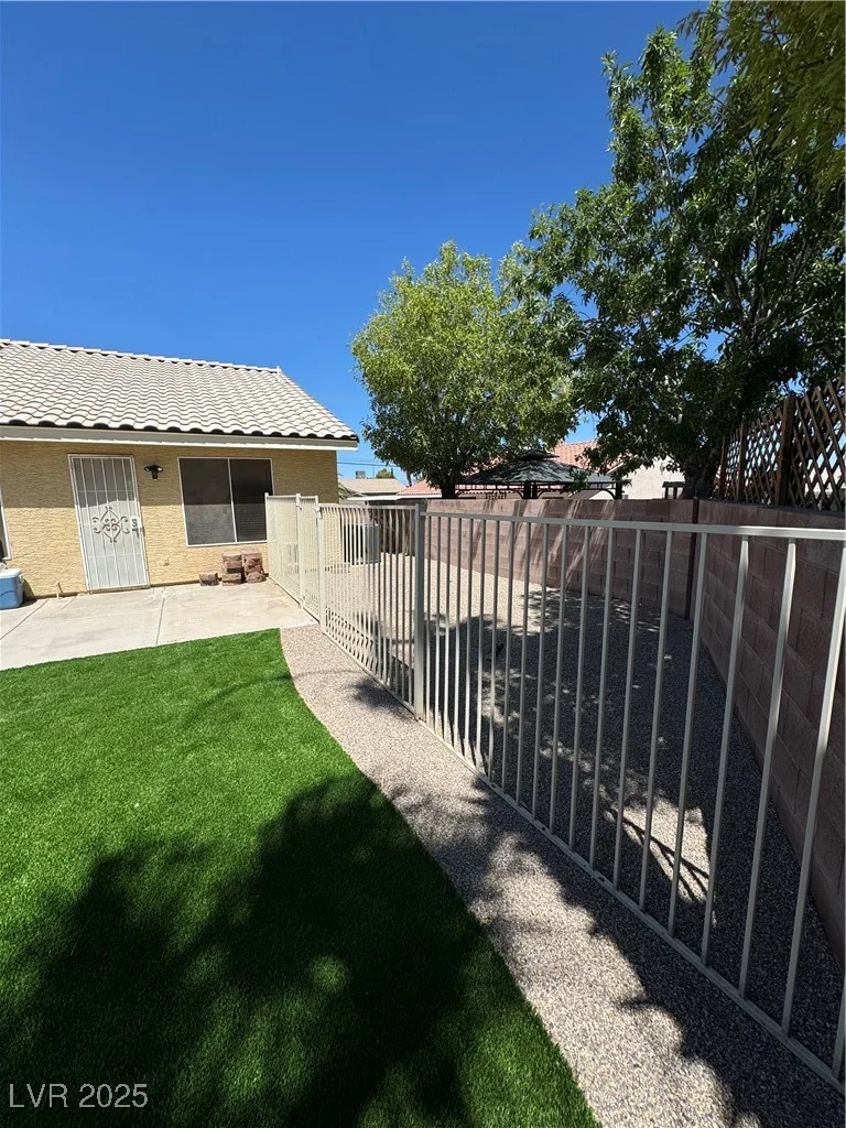 707 Arrowhead, Henderson, NV 89002