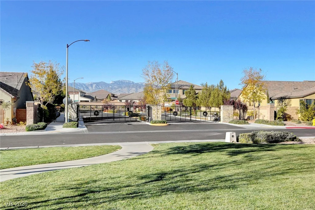 10456 Skye Knoll, Las Vegas, NV 89166