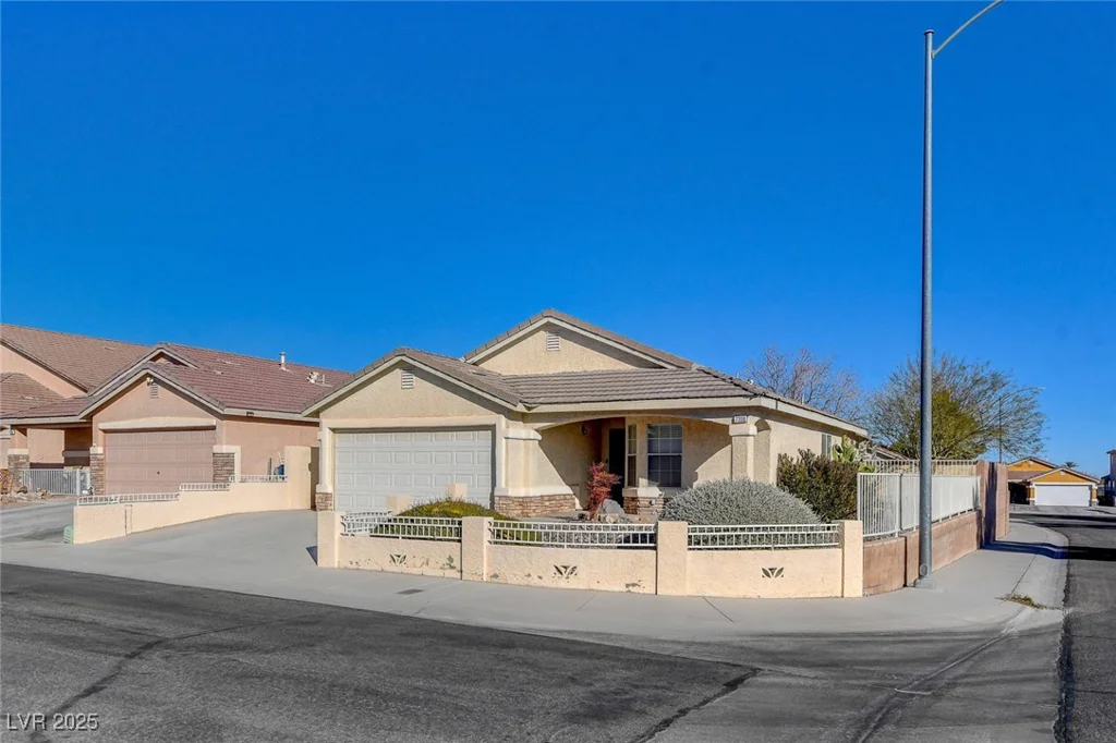 7300 Mountain Thicket, Las Vegas, NV 89131