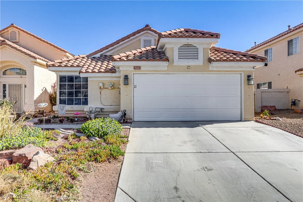 928 Carmel Shores, Las Vegas, NV 89128