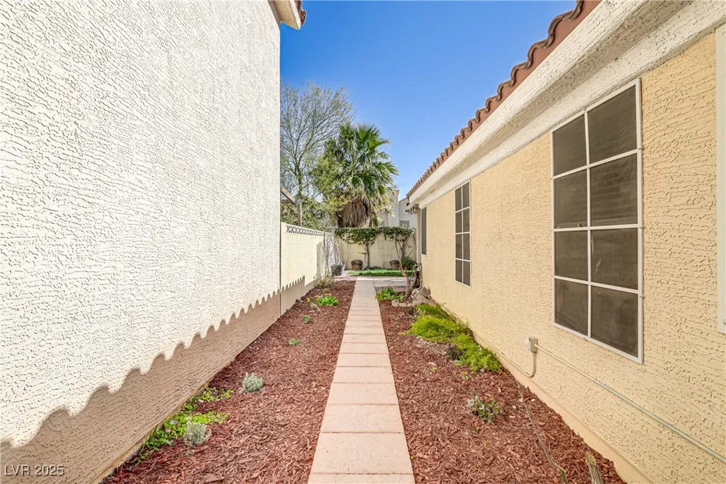 928 Carmel Shores, Las Vegas, NV 89128