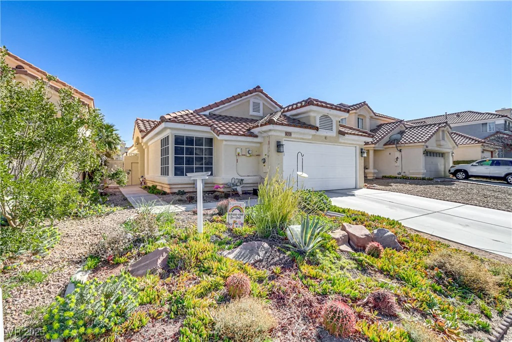 928 Carmel Shores, Las Vegas, NV 89128