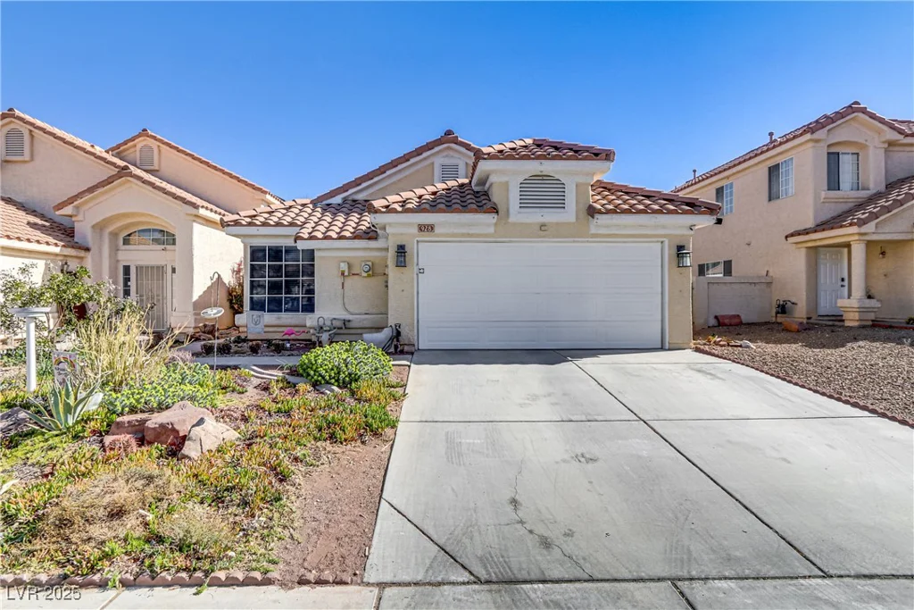 928 Carmel Shores, Las Vegas, NV 89128