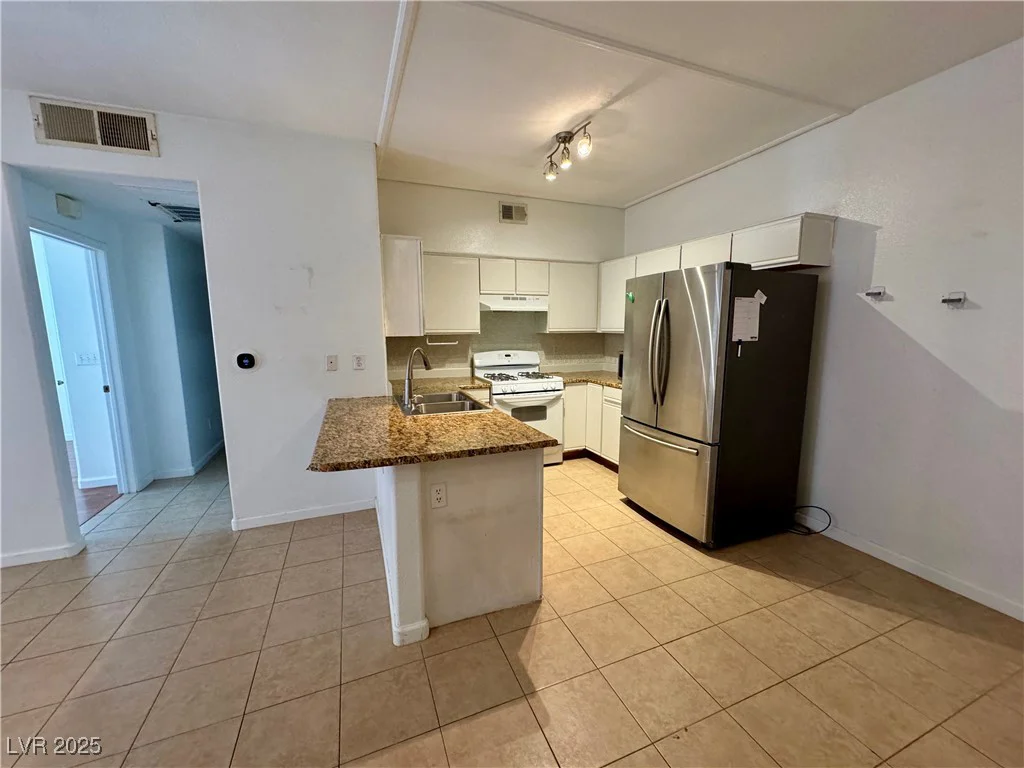 5751 Hacienda, Las Vegas, NV 89122