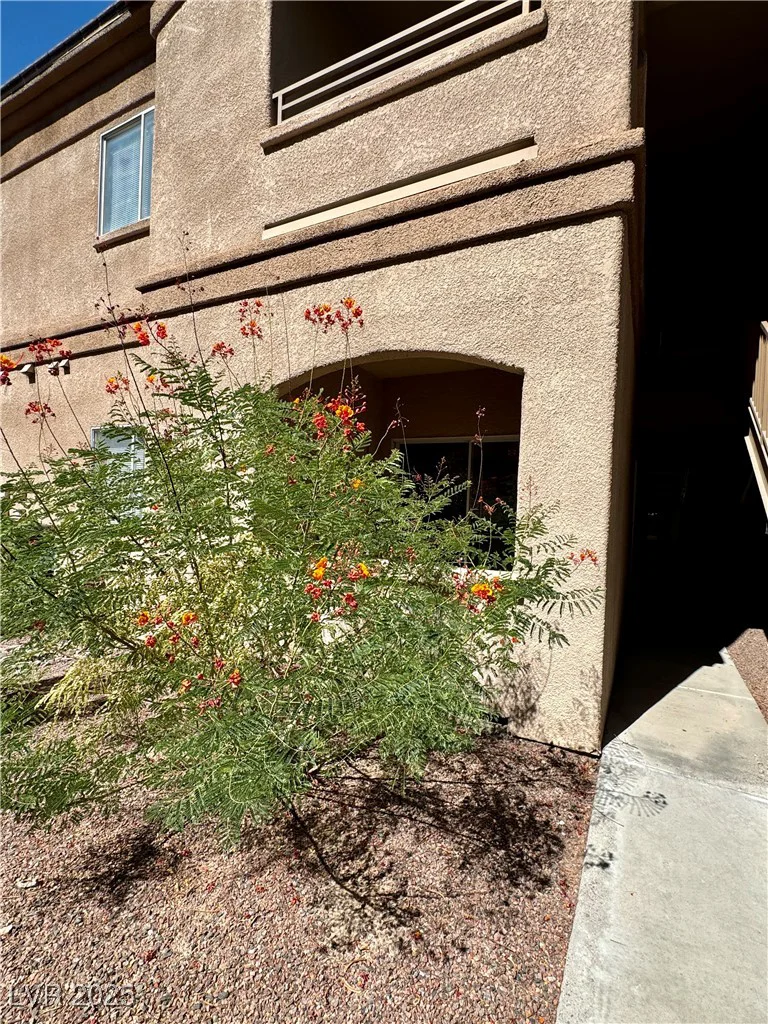 5751 Hacienda, Las Vegas, NV 89122