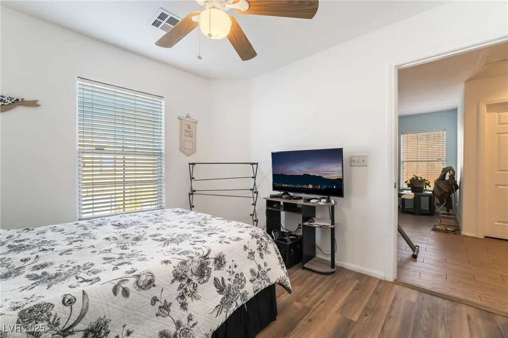 585 Dairy Creek, Las Vegas, NV 89183
