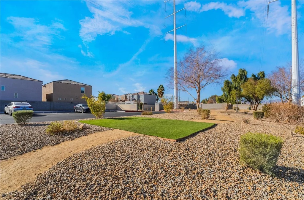 585 Dairy Creek, Las Vegas, NV 89183