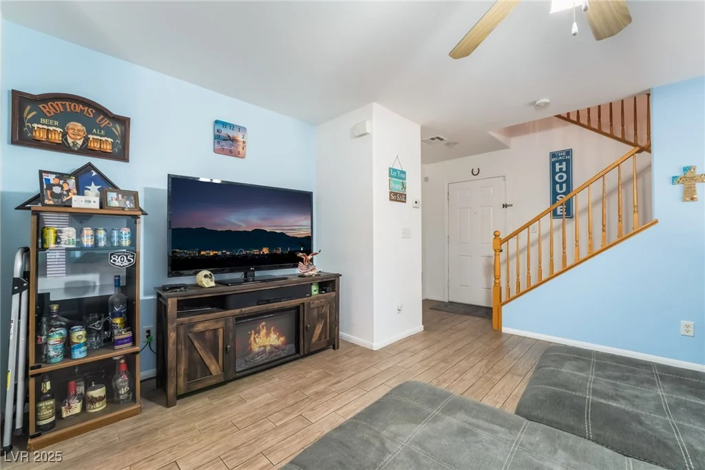 585 Dairy Creek, Las Vegas, NV 89183