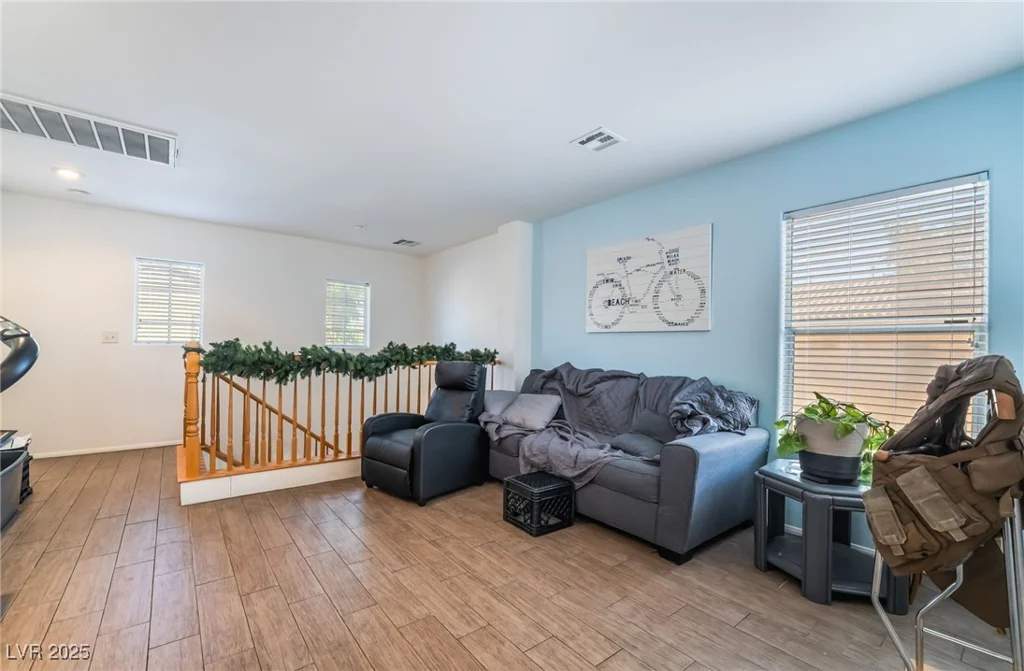 585 Dairy Creek, Las Vegas, NV 89183