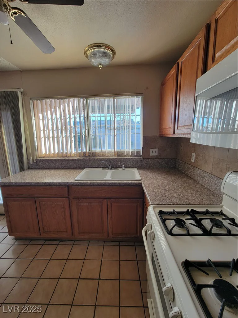 4079 Saint Louis, Las Vegas, NV 89104