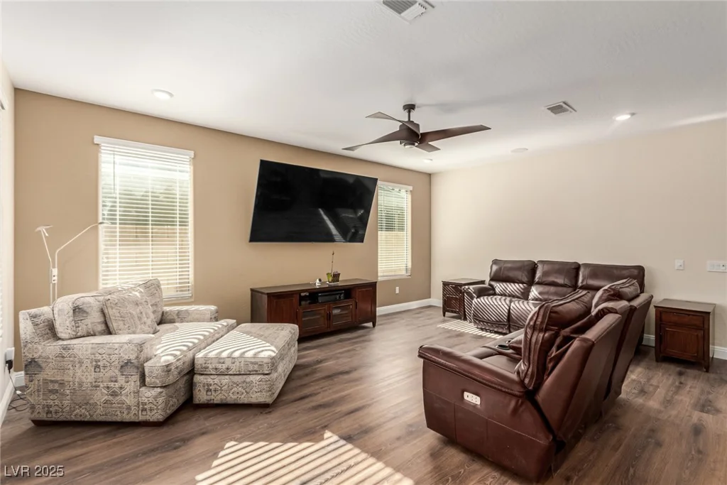 6524 Summershade, North Las Vegas, NV 89086