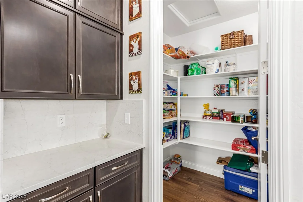 6524 Summershade, North Las Vegas, NV 89086