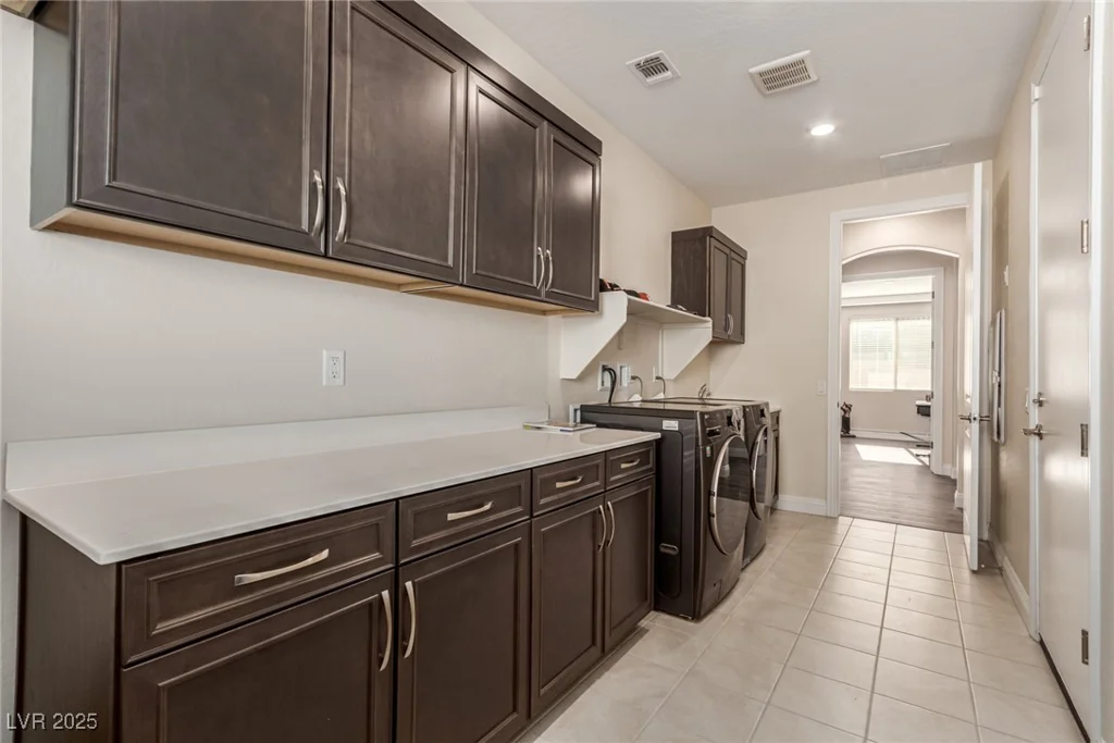 6524 Summershade, North Las Vegas, NV 89086