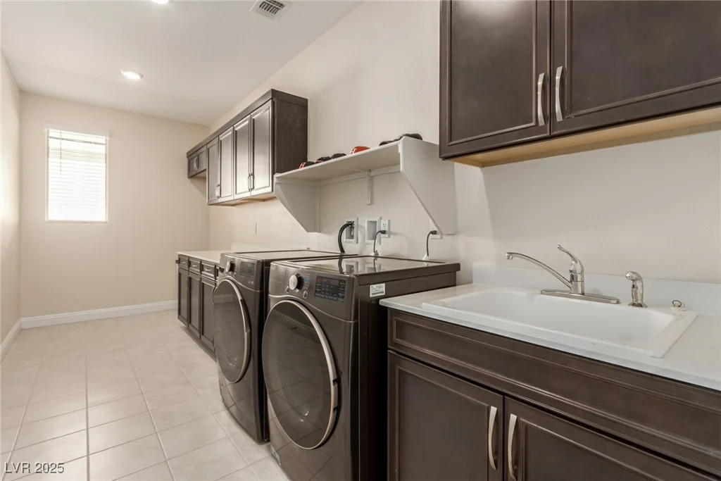 6524 Summershade, North Las Vegas, NV 89086