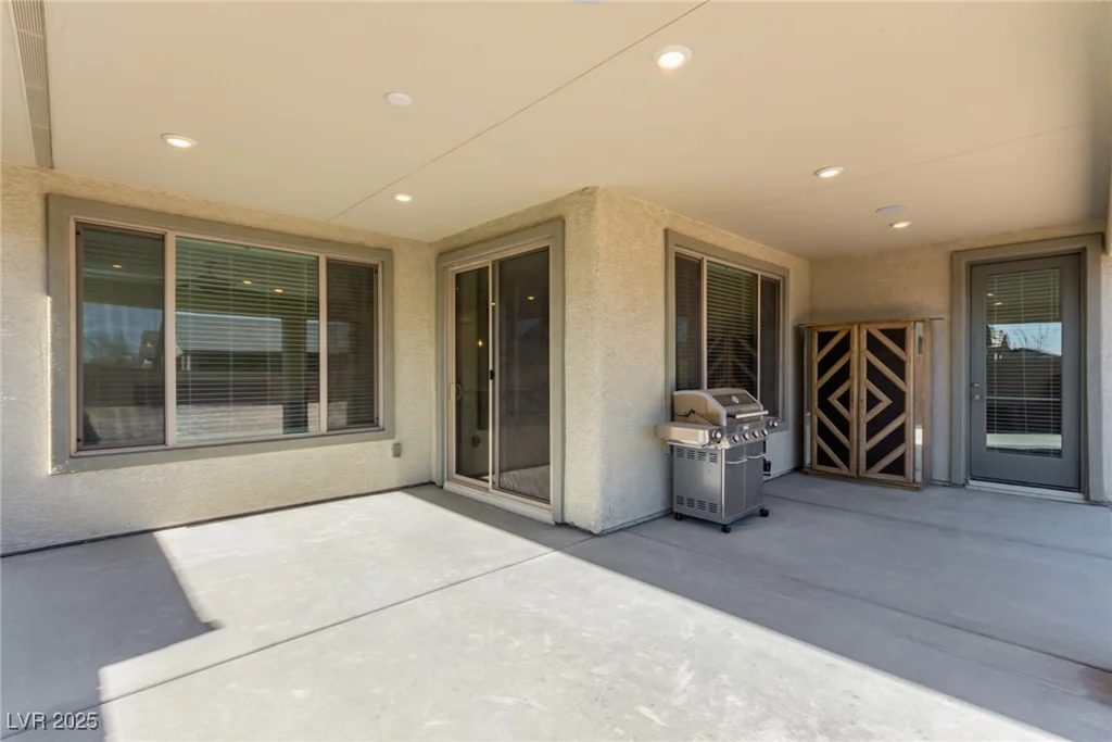 6524 Summershade, North Las Vegas, NV 89086