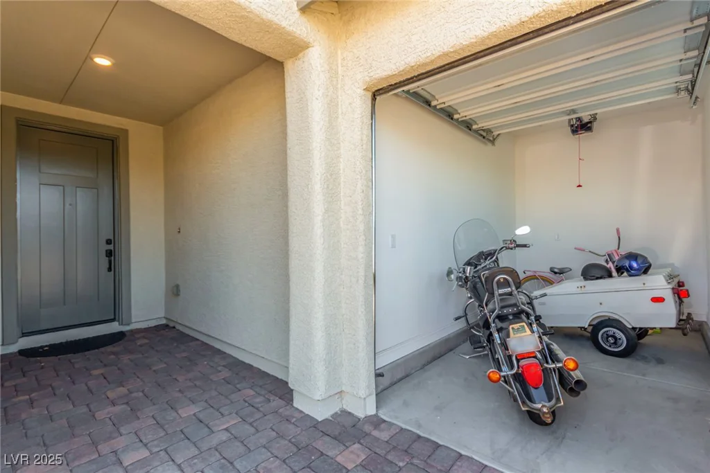 6524 Summershade, North Las Vegas, NV 89086