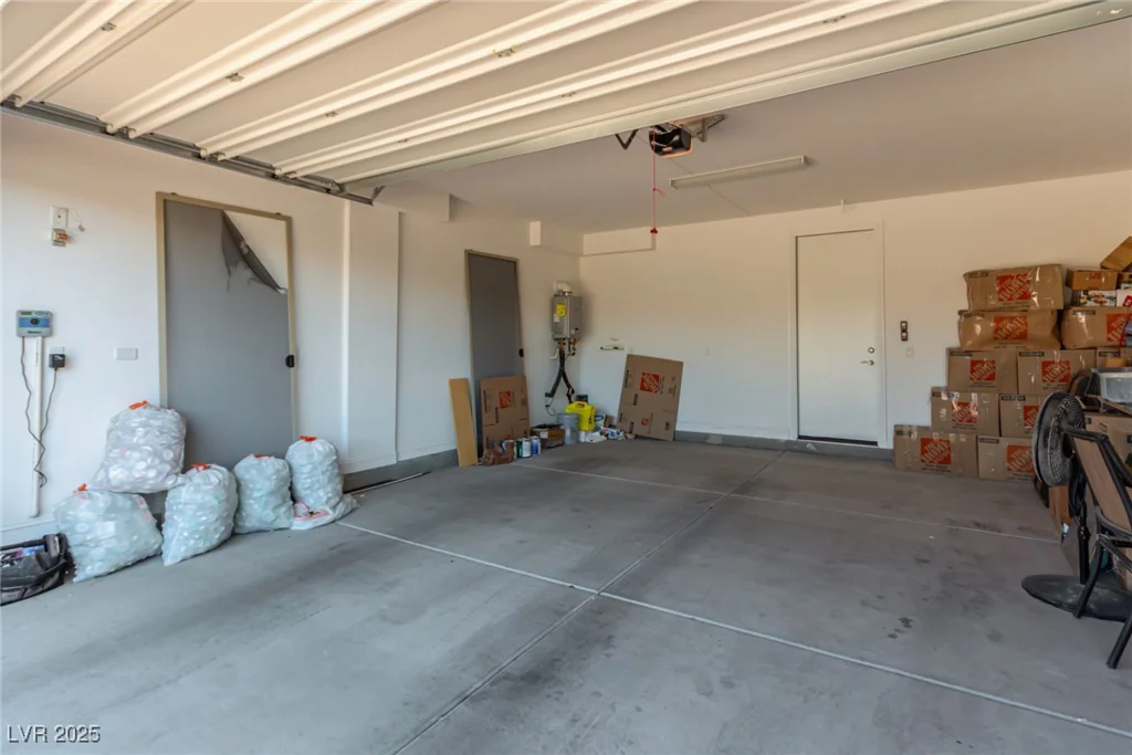 6524 Summershade, North Las Vegas, NV 89086