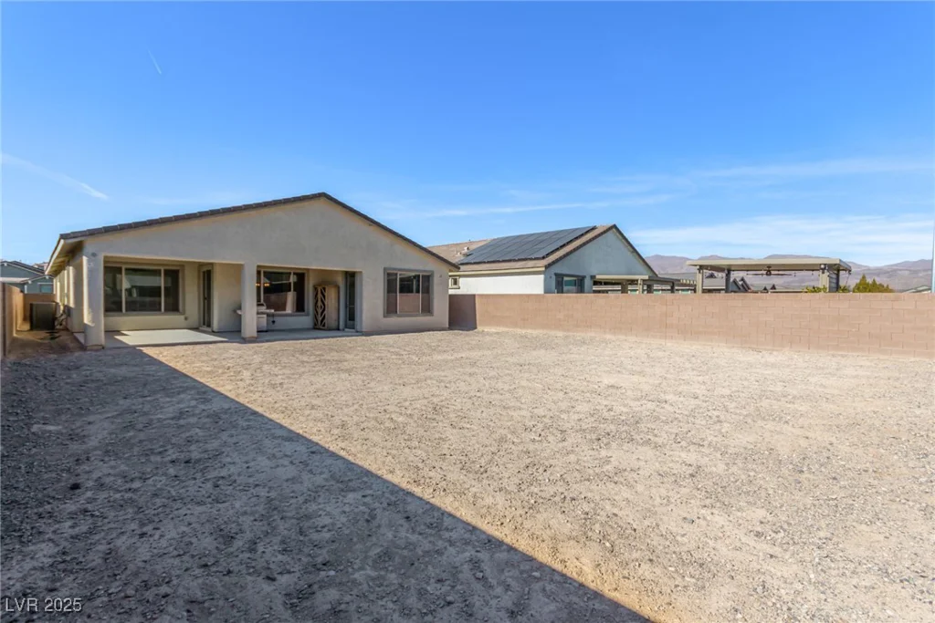 6524 Summershade, North Las Vegas, NV 89086