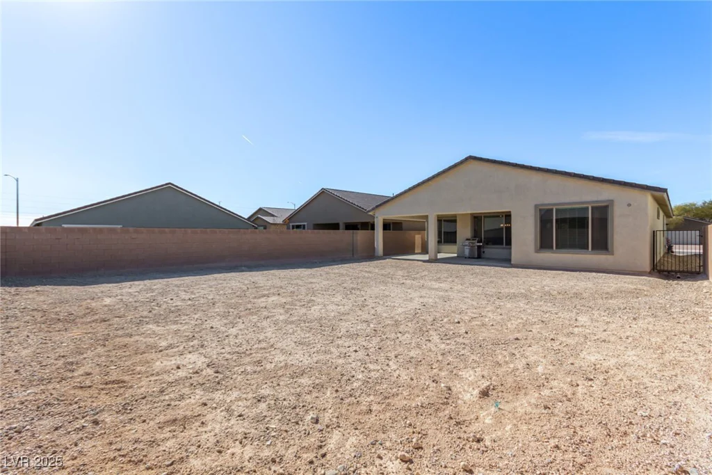 6524 Summershade, North Las Vegas, NV 89086