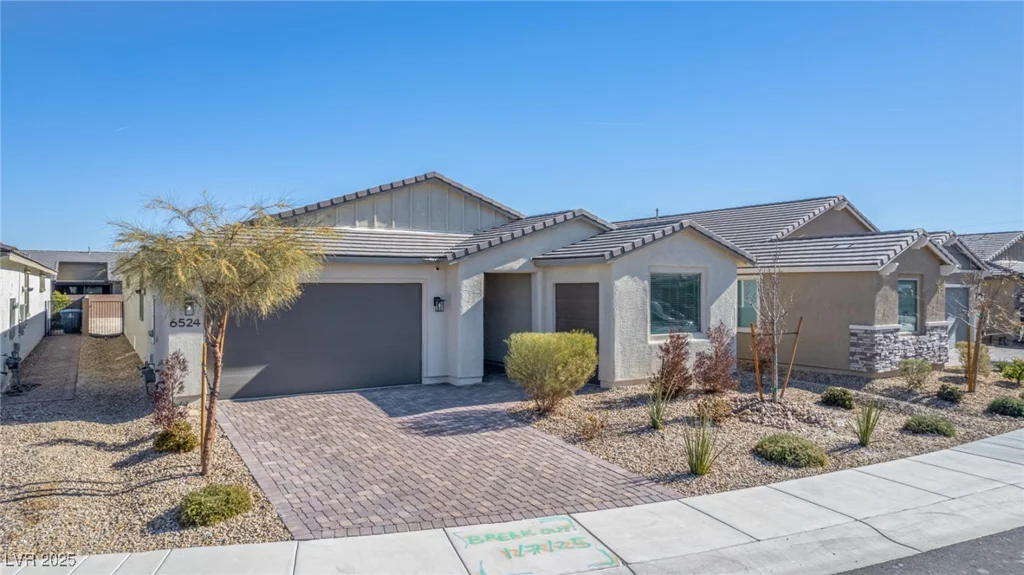 6524 Summershade, North Las Vegas, NV 89086