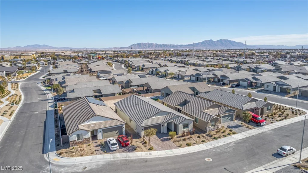 6524 Summershade, North Las Vegas, NV 89086