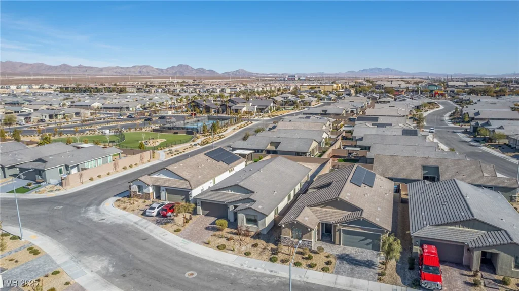 6524 Summershade, North Las Vegas, NV 89086