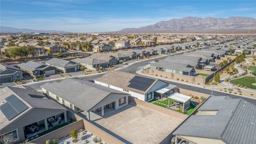 6524 Summershade, North Las Vegas, NV 89086