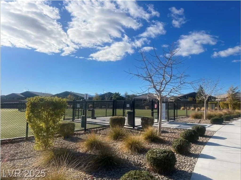 6524 Summershade, North Las Vegas, NV 89086