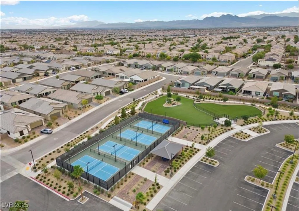 6524 Summershade, North Las Vegas, NV 89086
